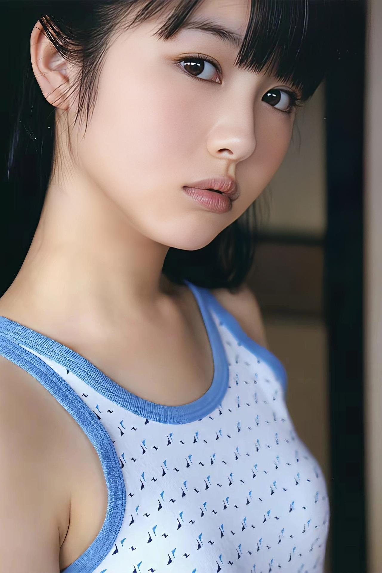 2000年出生，清纯与实力并存岛国正统美少女——滨边波美。长相清新干净，略带忧郁