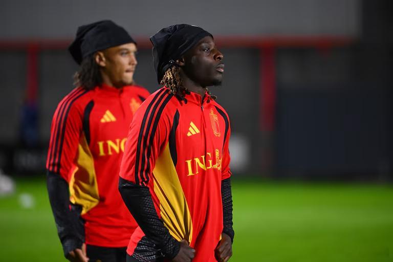 比利时客战哈萨克斯坦，不容有失，他们现在只领先多赛一场的北马其顿1分。不过球队伤