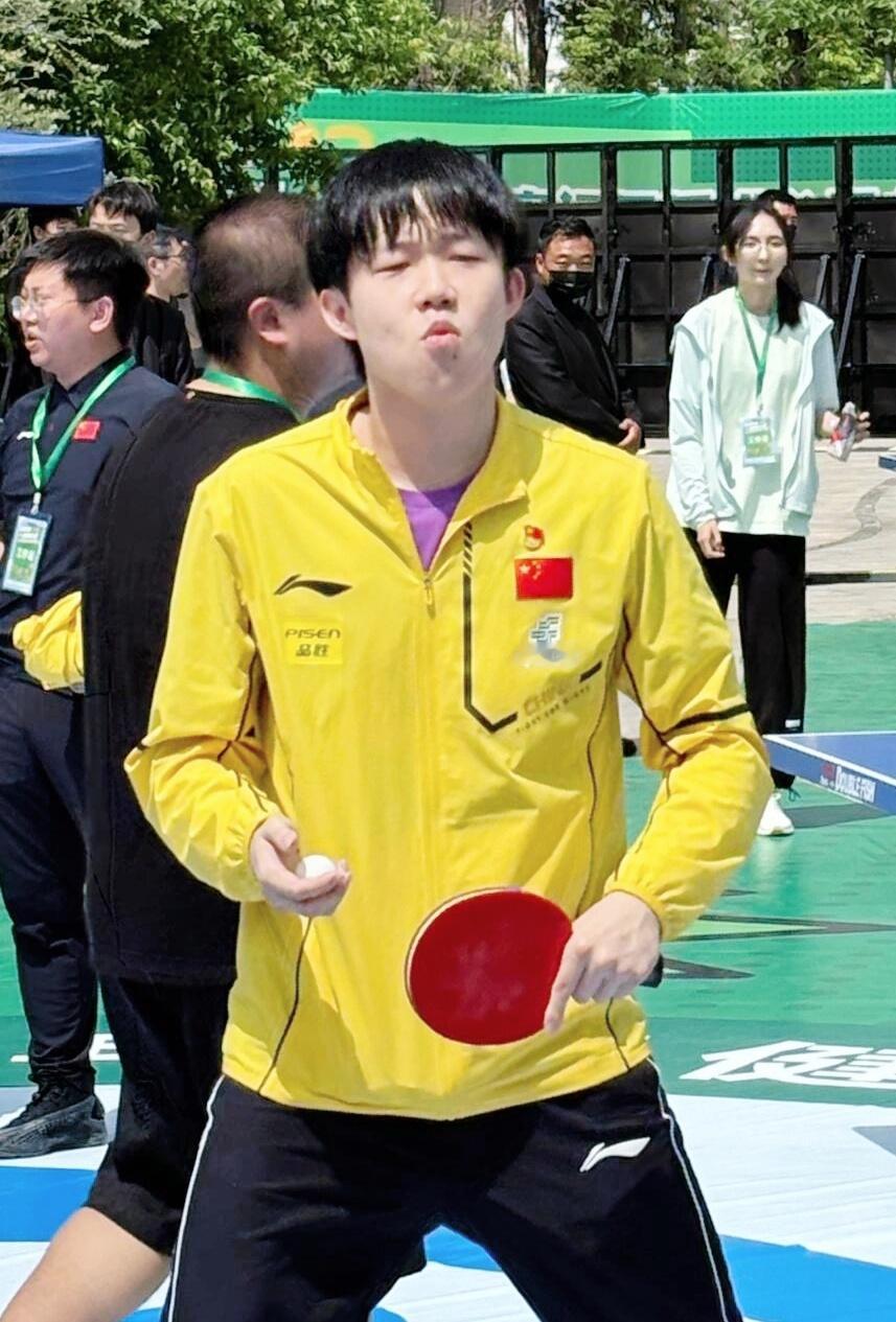 Wu~王楚钦被球砸脸还笑场©️開福香​​​