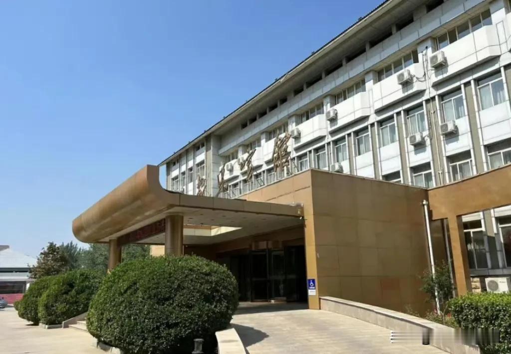 经最高人民检察院司法鉴定中心鉴定，暴钦瑞生前遭受长时间限制性体位、反复机械性损伤