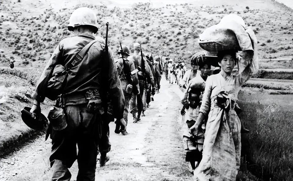 1951年，朝鲜战场上，由泰国王室挂帅的泰国皇家禁卫军，开着坦克扬言要教志愿军做