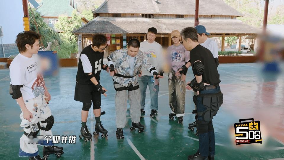 我上班就马頔这样哈哈哈哈哈上班后的精神状态完全对标马頔，但凡有点难度的工作就喊我