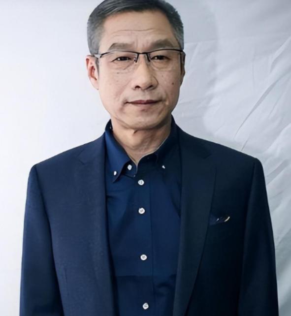 哥哥病逝后，16岁侄子无人照料，他心一软直接接回家当亲儿子养，谁知这份恩情最后却