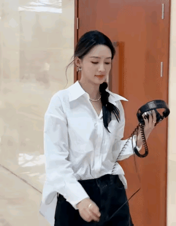 李沁超美，上班路透元气十足～​​​