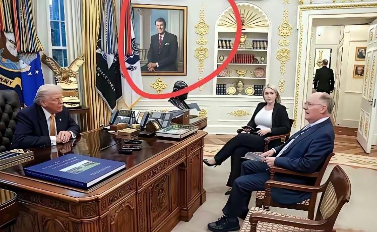 特朗普白宫的这张里根照片很显眼，很多网友会好奇，里根总统，何德何能，为啥能挂在白