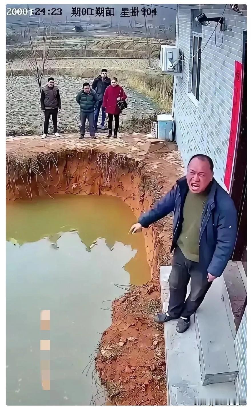 广西阻挠邻居建房的这位邻居，现在估计肠子都悔青了！他后悔的不是当初非要那三米