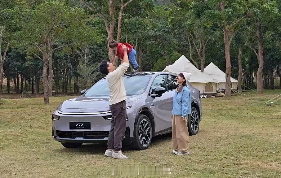 这次小鹏G7试驾想拍个家庭主题的内容，所以带上了家人，记得等我5号的视频！小主角