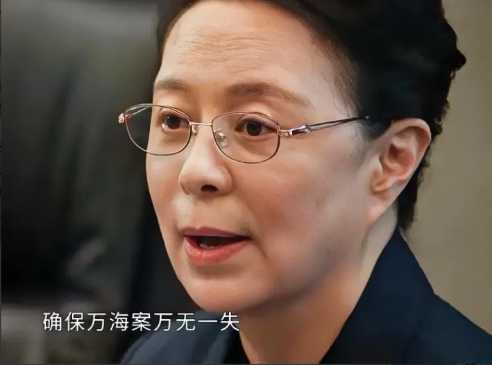 《以法之名》大结局才知道，万海的去世，原来是因为兰景茗的一句话。兰景茗，作