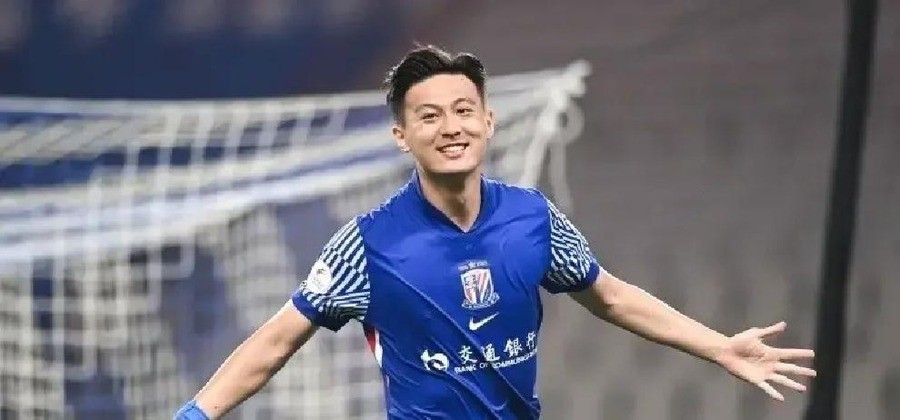 上海申花冬天买来J联赛银靴拉唐和1米95的英冠中锋盖伊，5月客场打云南玉昆，外援只剩拉唐一个能上，奥