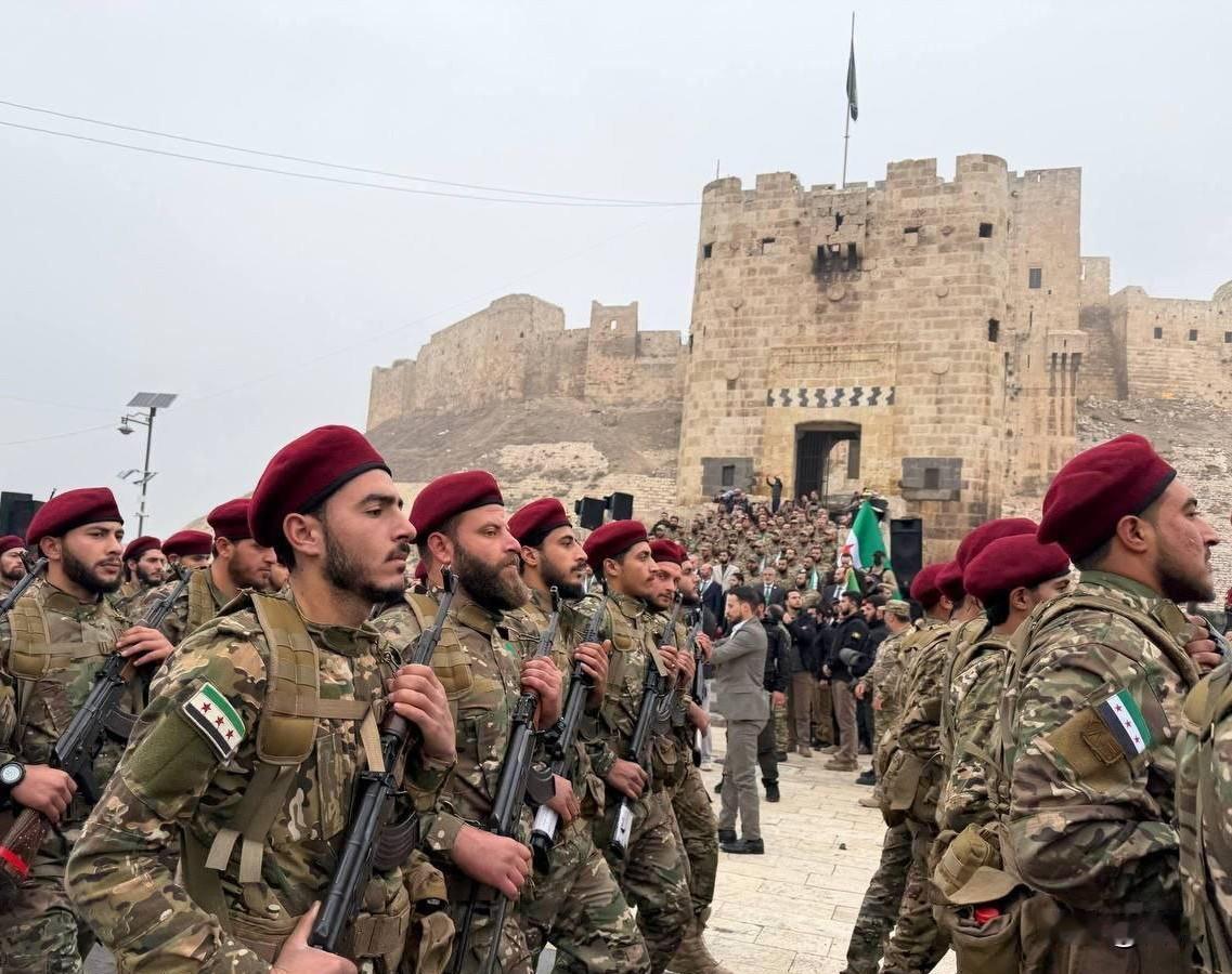 突发消息！叙利亚又打起来了！多家外媒发布快讯称，美军打击叙利亚内部恐怖组织数日后