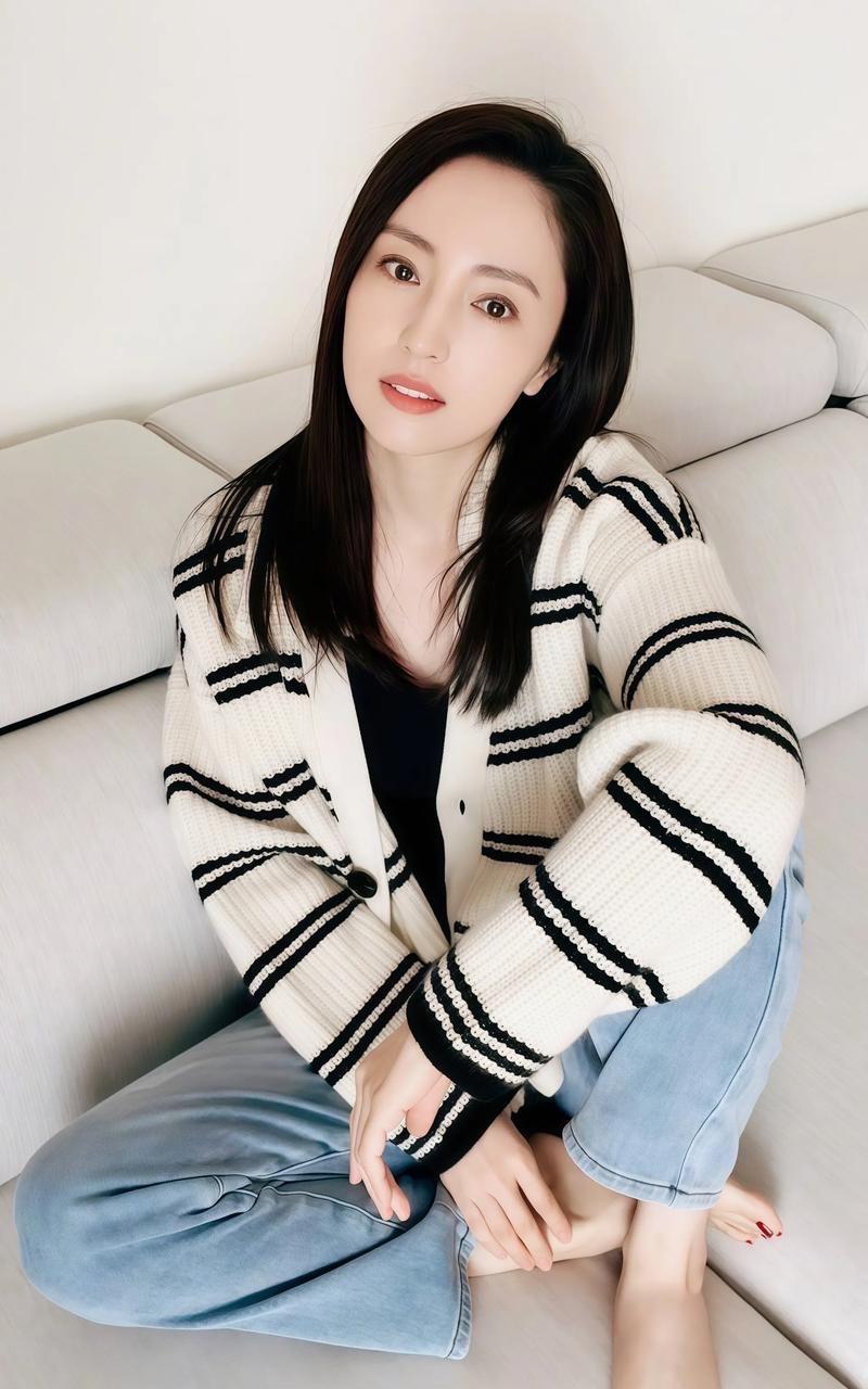 董璇称如果有两个孩子不可能一碗水端平，所有的爱都会给酒窝！小酒窝主动提出要对张维