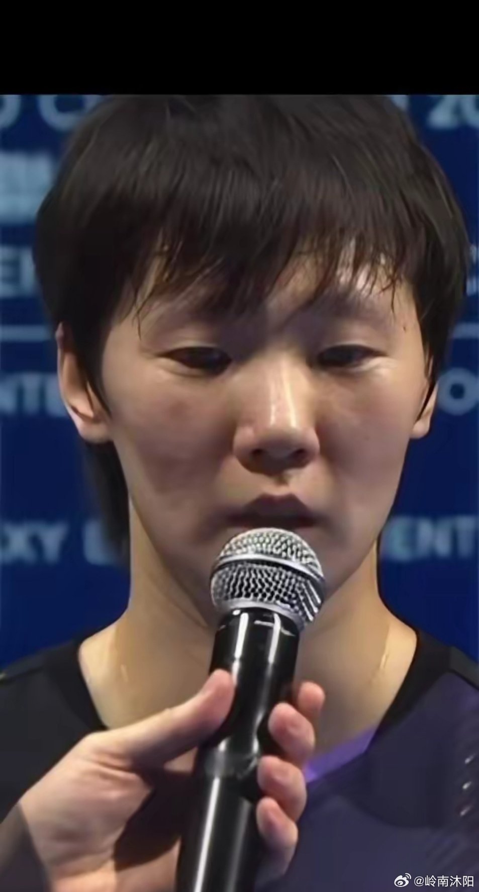 但王曼昱这一次，真的让很多人读懂了什么叫格局。半决赛与申裕斌苦战到底，几乎是从绝