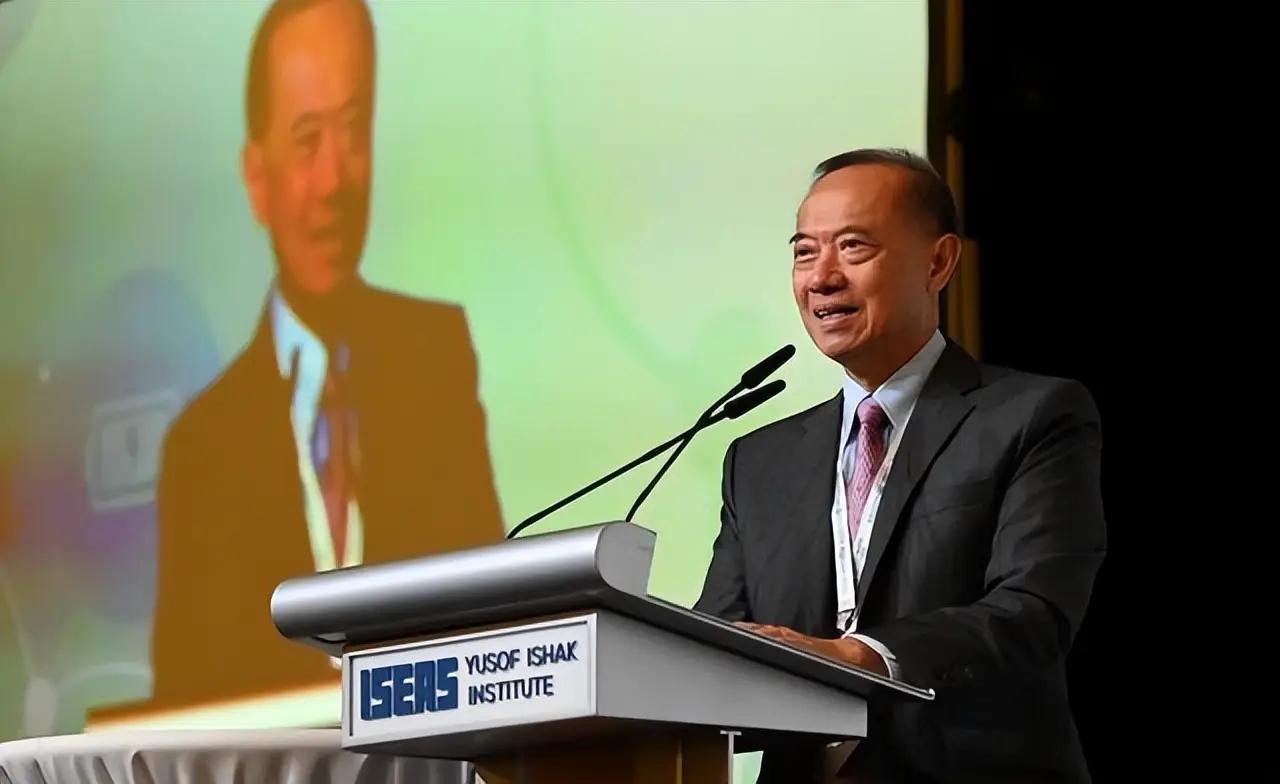 新加坡前外长杨文荣指出，在东南亚，没有哪个国家想把中国当成敌人，但也没人愿意让中