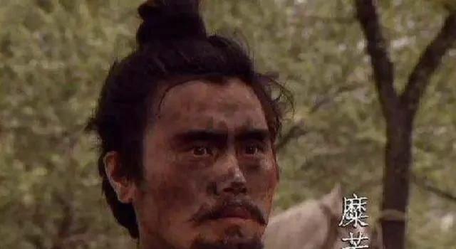 襄樊之战，糜芳投降孙权后，在东吴过的一点都不好，根本抬不起头，经常被虞翻羞辱。