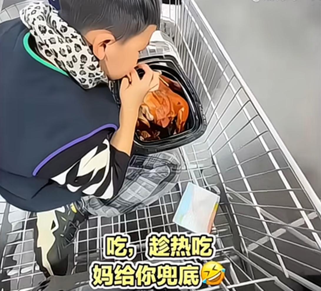 一句话暴露出家庭教育方式有多低级！妈妈分享自己在超市一脸慈爱的看着儿子坐在购物车