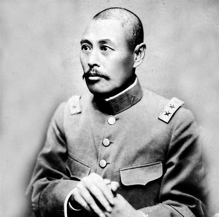 🌞1939年，小年夜，吴佩孚和家人一起吃羊肉饺子，牙龈突然被碎骨卡了一下。