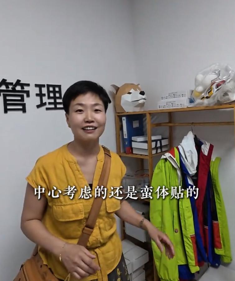 229万得主赴中心领奖才发现居然已经提前备好了专用兑奖服装，原来中心早就考虑到得