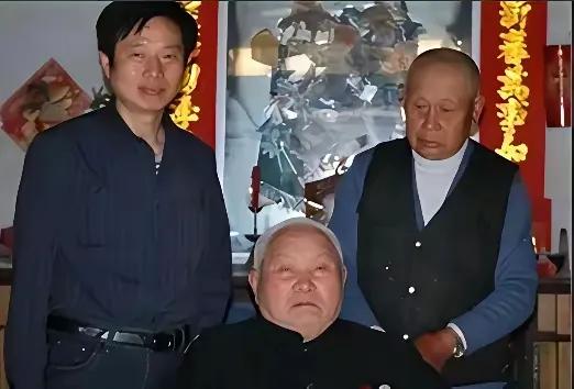 1955年，一27岁新四军士兵复员回乡，媒婆给他介绍了一43岁、有6个孩子的寡妇