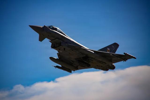 美军飞行员最崩溃的事，不是在雷达上看到我们的歼-20。美军飞行员最怕的不是歼20