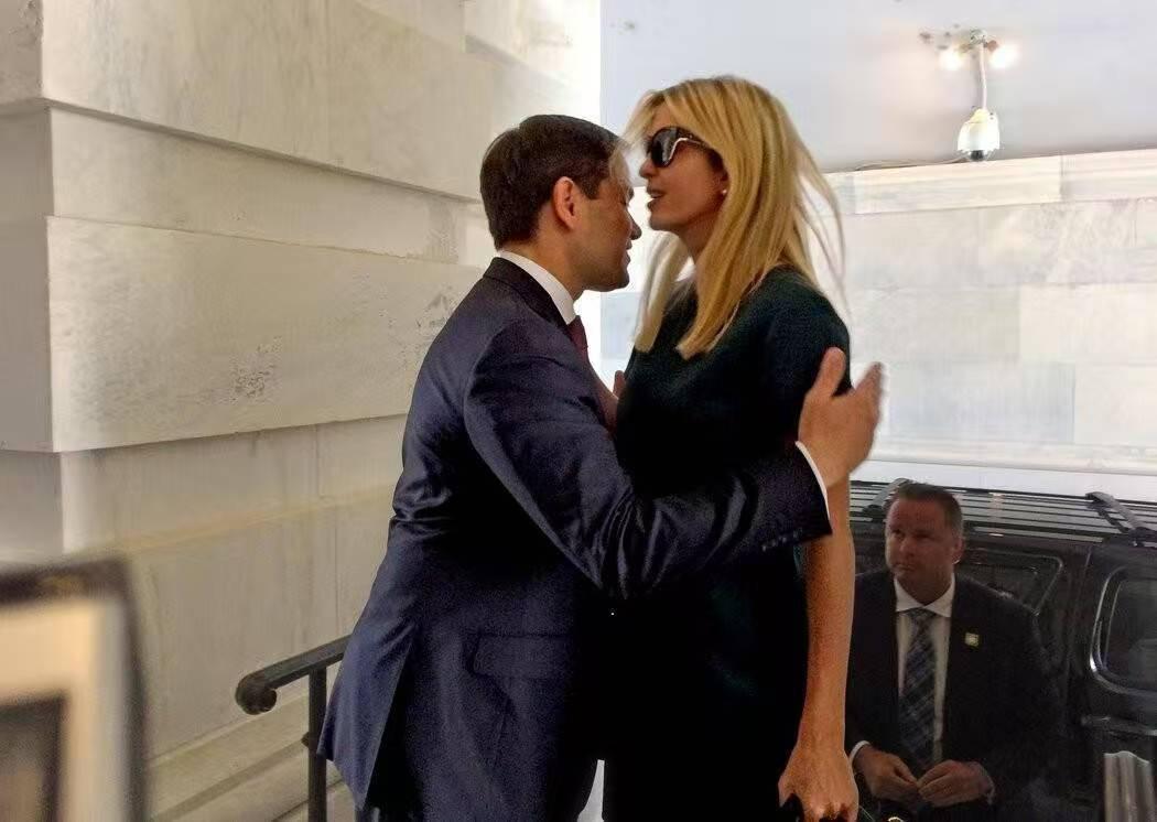 美国迟迟没有对伊朗动手，主要原因是白宫内部存在严重分歧。如今，白宫分成了两派