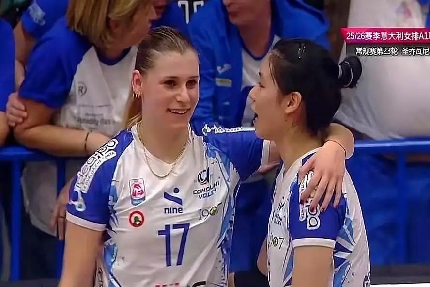 2月8日凌晨意甲女排联赛太精彩了！圣乔瓦尼之前可是联赛垫底，濒临降级的“烂摊子”