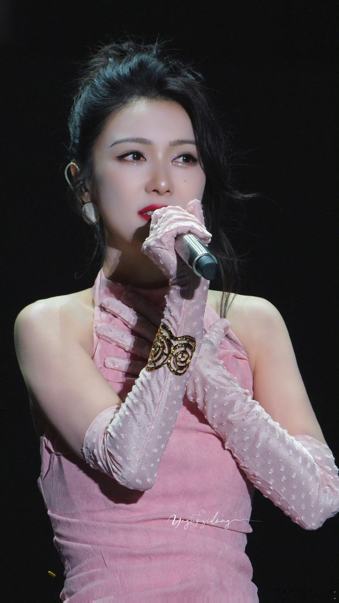 薛凯琪薛凯琪美得像一颗珍珠FiFi名不虚传！舞台上温柔又闪耀，珍珠般温润