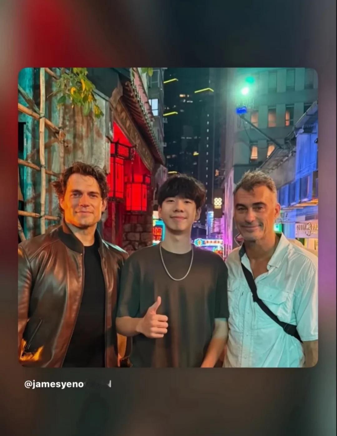 笑死了甄子丹儿子追星亨利卡😹昨天在中环拍高地人吧？换我我也去，这么好的老爸福
