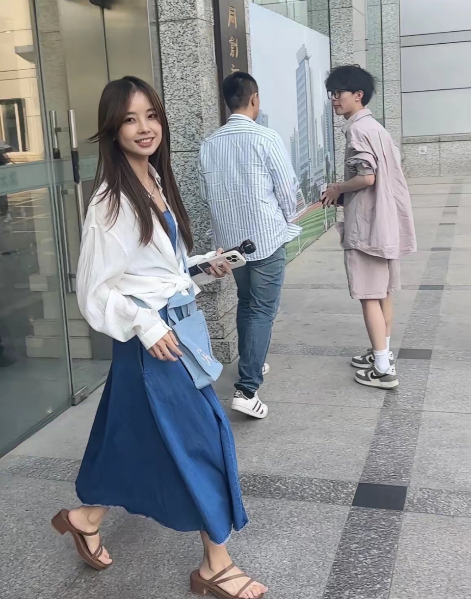 王冰冰，鞋子有点不合脚诶​​​