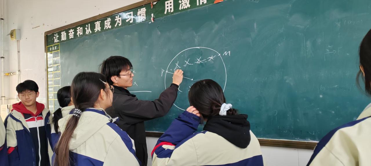 到了高中，你会发现：1、孩子的成绩基本上都是在高二上半期（甚至在高一下半期）