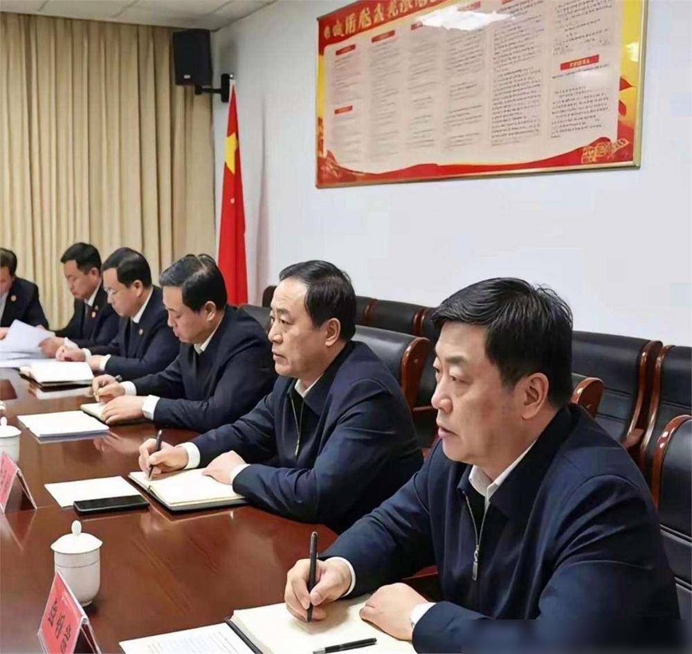 国企为什么从干部年轻化，转向干部中年化了？一是之前年轻干部上去了，却由于阅历