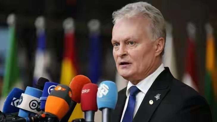 立陶宛服软，咋感觉还没跪下来。2月12日，据彭博新闻社网站报道，立陶宛总理因