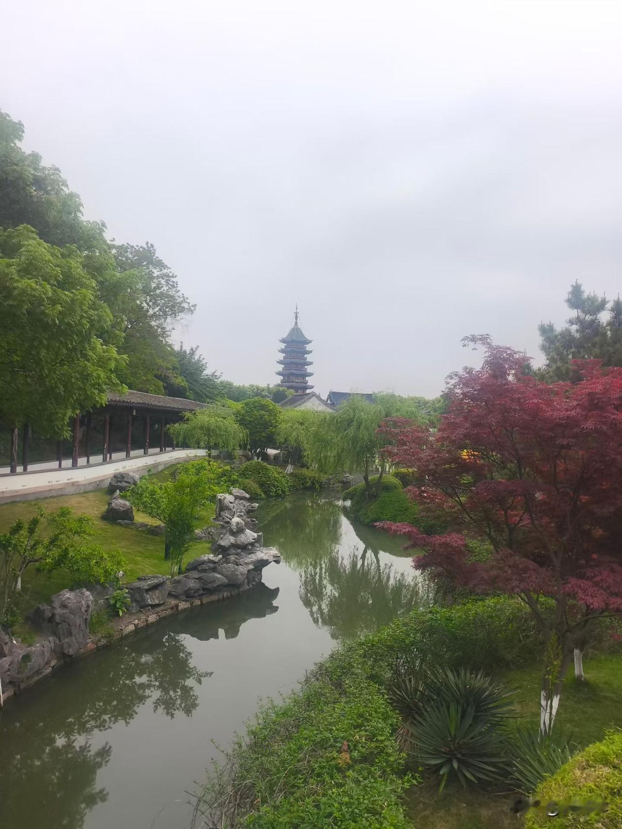 分享手机里随手拍的风景照片五一假期里都是在周边的景点游玩，一路逛下来，苏州的亭台