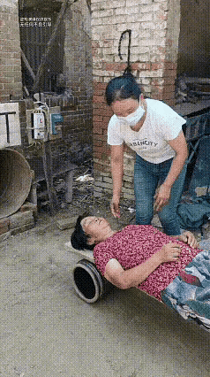 农村媳妇自制透视仪器，高手在民间。
