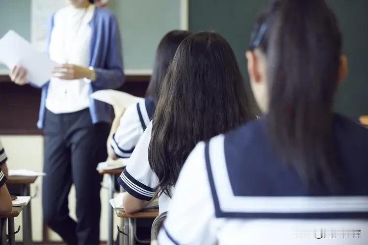 “子涵妈妈”们赢了，教育也完了！小学老师卑微到什么地步？发张午饭照，家长质