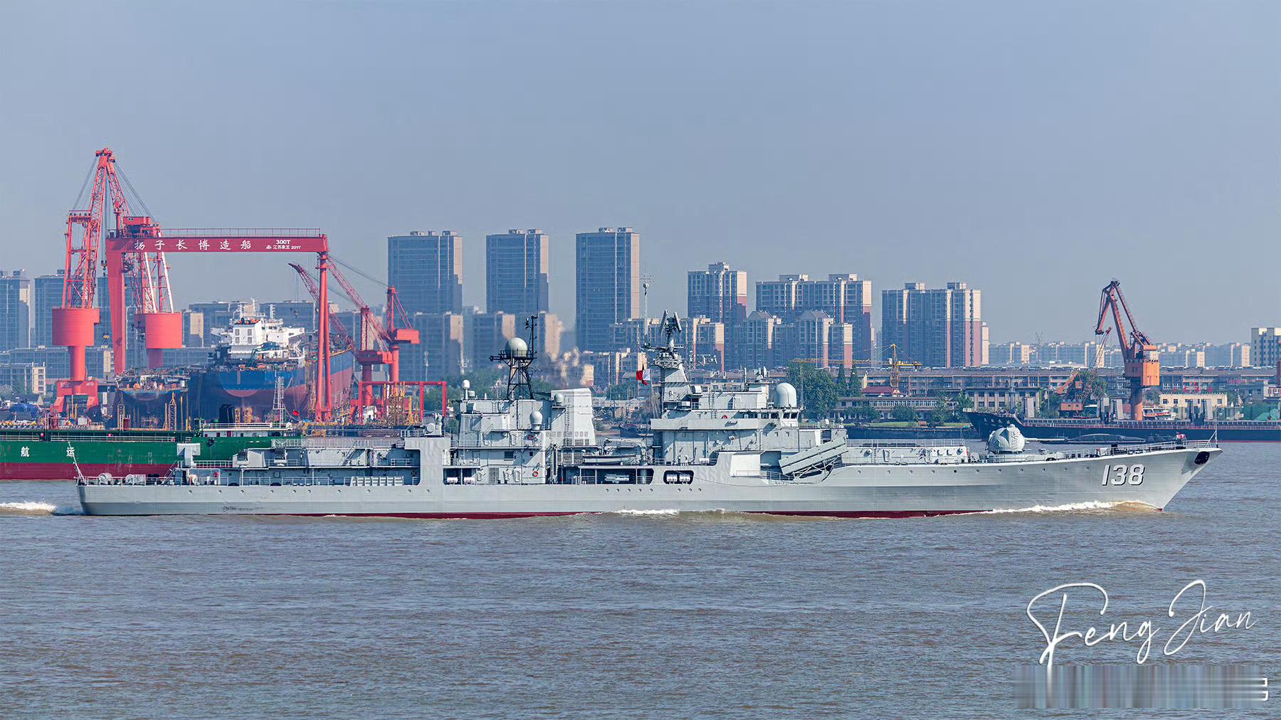 138美图改进后，近防火力目前是超过055/052驱逐舰，快要达到075的水平，