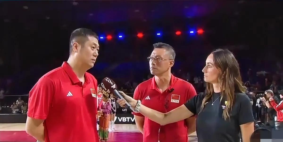 赵勇真是太搞笑了！赵勇在接受记者采访时语无伦次，南辕北辙，风马牛不相及！中国女