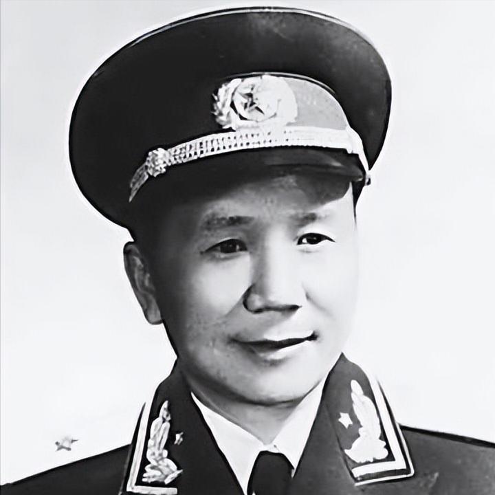 1936年他一营之长竟带2个连投奔红军，1955年授衔傻眼：本以为自己就个大校