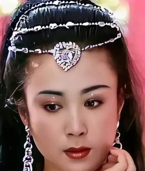 都说傅艺伟漂亮，漂亮在哪？明明就是非常普通的一个女星，总有人说她多漂亮多漂亮。