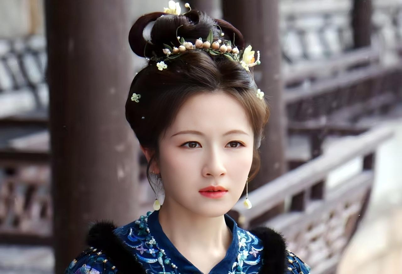 《朝雪录》：原本以为秦莞是庶女，没想到她也是嫡女！从忠勇侯的爵位来看，秦家的祖