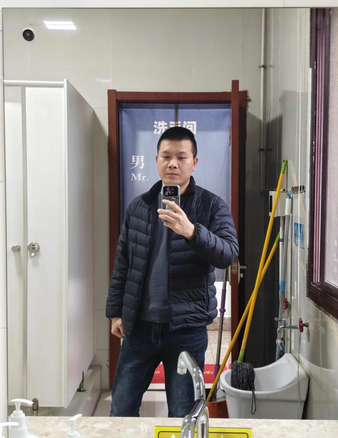 武汉降温了，妖风四起降温了天冷了天冷多穿衣这座城市突然就冷了天冷了，注