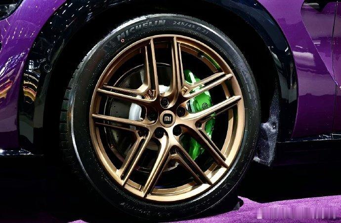 小米的紫水晶高定紫水晶配金轮！！！太好看了！专门等到观众日才亮相的小米YU7紫水