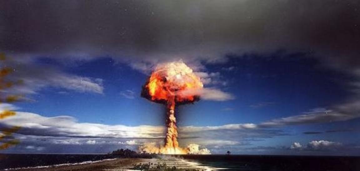 中美“必有一战”？英国专家捅破窗户纸：美国早想“核平”中国，只是怕打不赢罗