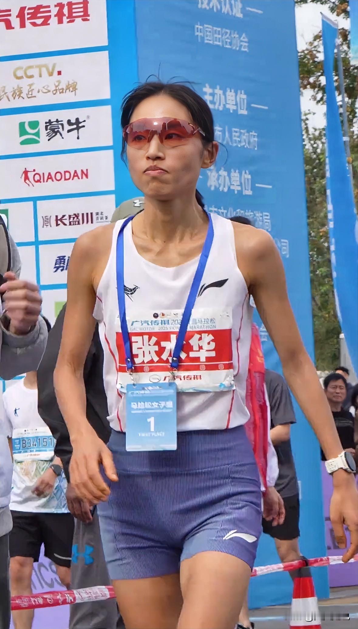 毫不意外，最快女护士张水华宜昌夺冠，这次让领导调休、让同事顶岗这些不仅没有发