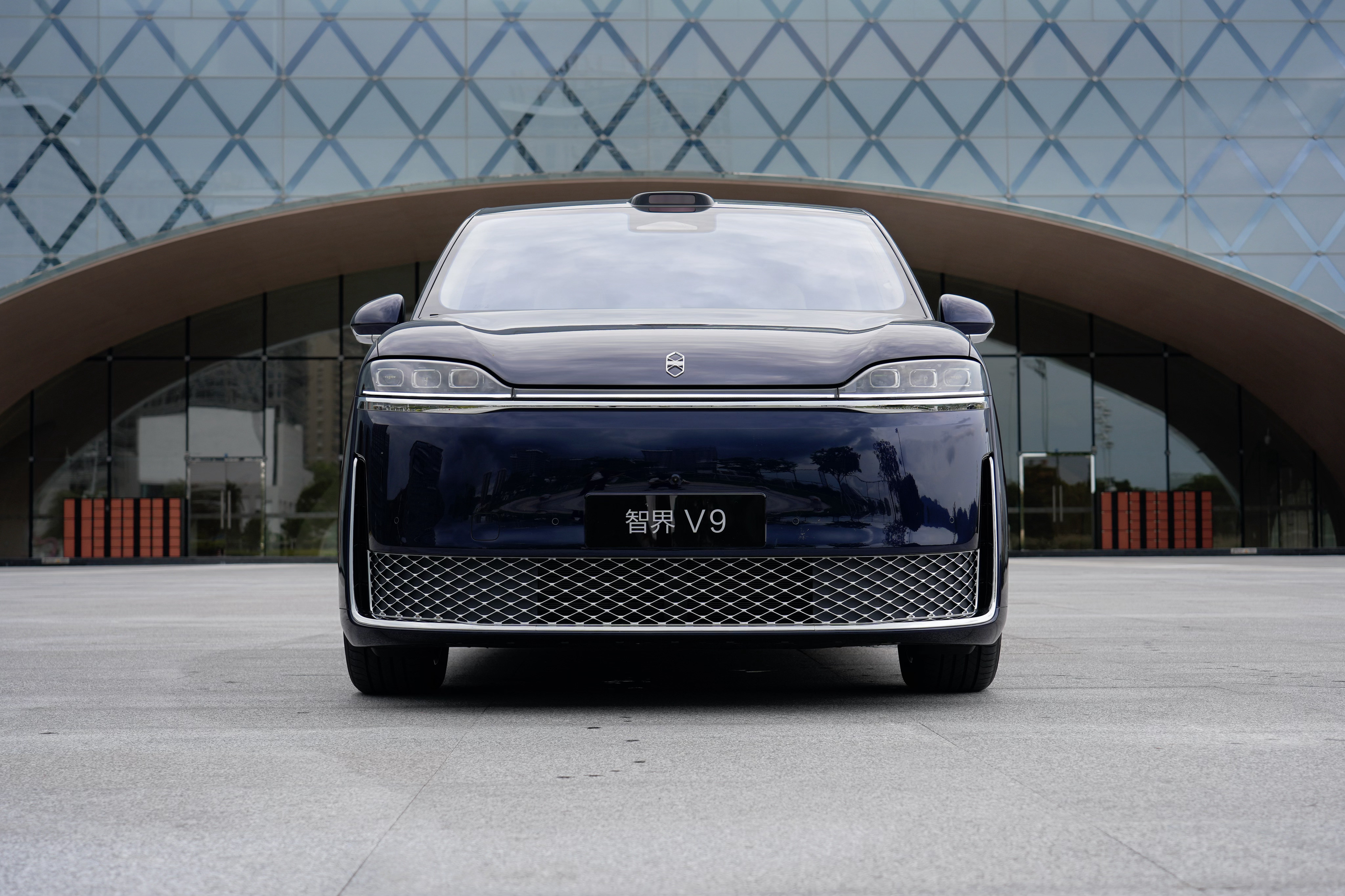 试了下智界V9这车哪都挺好的就是有一点我不喜欢开这车不能穿白衬衫