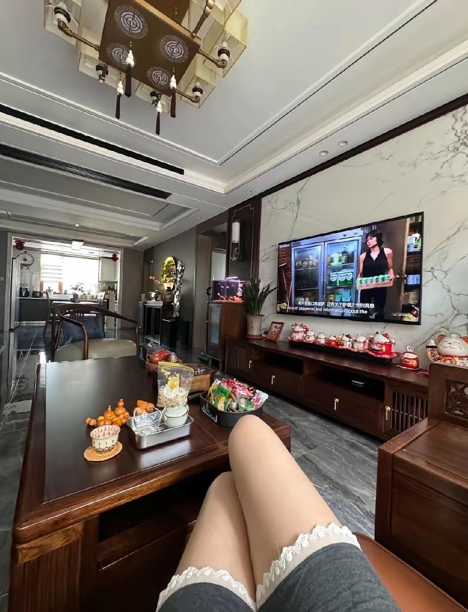 堂姐过的最好，最有钱，群里亲戚发红包时，堂姐从来不抢，甚至在群里一句话也不说，我