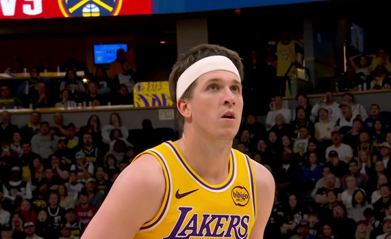 湖人里夫斯真是有两把刷子！在湖人主场迎战掘金的末节比赛中发生极其神奇一幕：湖人落