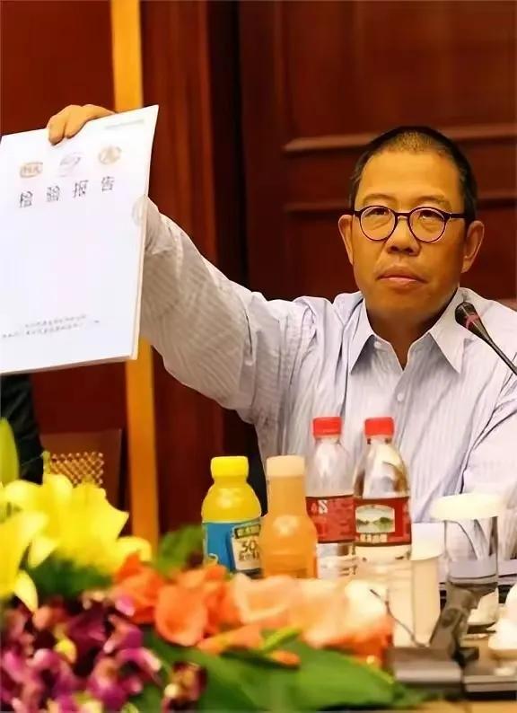终于明白，农夫山泉钟老板去年有多么讲究。想多了想偏了——富豪富商们之间谁还不知道