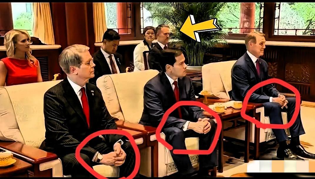 你看美国代表团去别的国家，那二郎腿翘得，恨不得直接搭桌子上，满脸都写着傲慢。