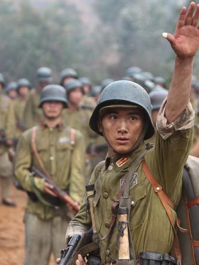 国军最“变态”的一个军，兵力1.2万多人，军长是一野头号劲敌。钟松把望远镜猛地