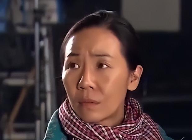 当年，杨青去北影面试，考官对她说:“你这长相不适合当演员，但我们还是决定录取你。